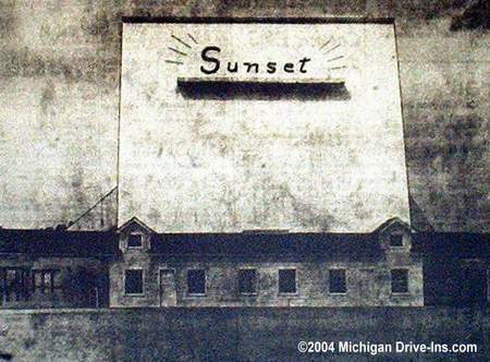 Sunset Drive-In Theatre - SUNSET SCREEN 1950
